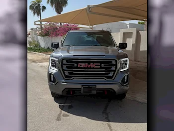 GMC  Sierra  AT4  2021  Automatic  52,500 Km  8 Cylinder  Four Wheel Drive (4WD)  Pick Up  Gray  With Warranty