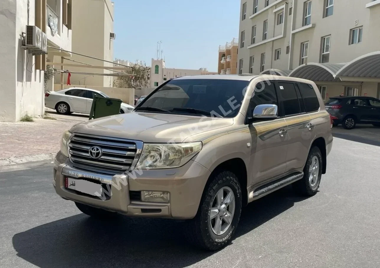 Toyota  Land Cruiser  VXR  2010  Automatic  222,000 Km  8 Cylinder  Four Wheel Drive (4WD)  SUV  Gold