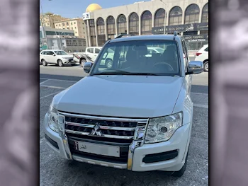 Mitsubishi  Pajero  2017  Automatic  96,550 Km  6 Cylinder  Four Wheel Drive (4WD)  SUV  White