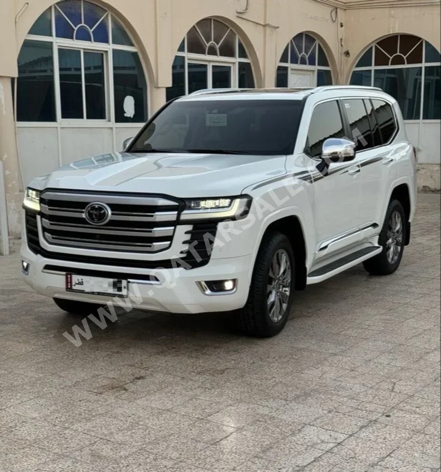 Toyota  Land Cruiser  VXR Twin Turbo  2023  Automatic  400 Km  6 Cylinder  Four Wheel Drive (4WD)  SUV  White  With Warranty