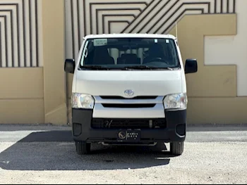 Toyota  Hiace  2021  Manual  85,000 Km  4 Cylinder  Rear Wheel Drive (RWD)  Van / Bus  White