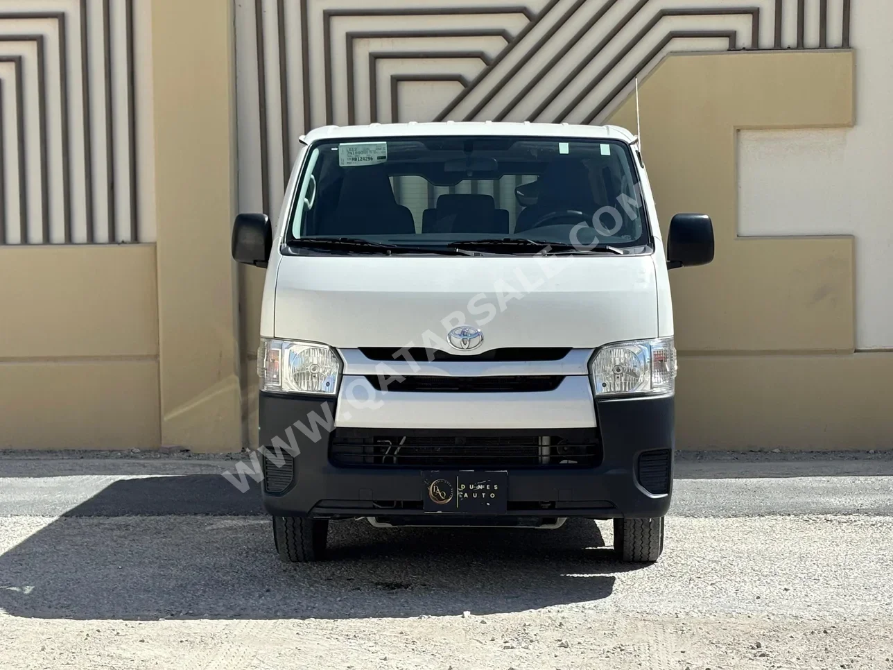 Toyota  Hiace  2021  Manual  85,000 Km  4 Cylinder  Rear Wheel Drive (RWD)  Van / Bus  White