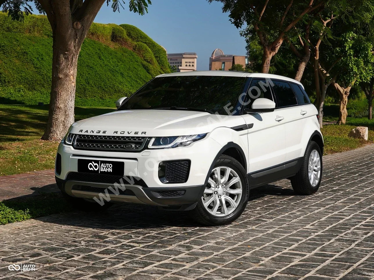 Land Rover  Evoque  2019  Automatic  52,000 Km  4 Cylinder  All Wheel Drive (AWD)  SUV  White