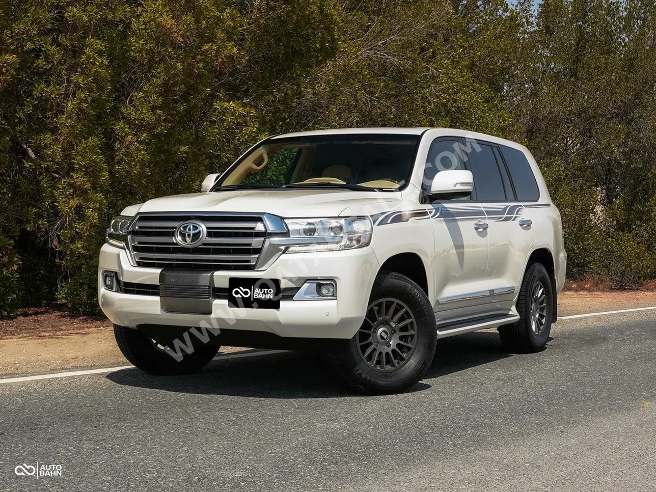 Toyota  Land Cruiser  GXR  2016  Manual  193,000 Km  6 Cylinder  Four Wheel Drive (4WD)  SUV  White