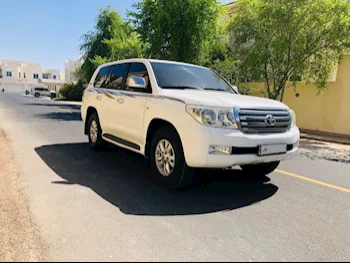 Toyota  Land Cruiser  GXR  2011  Automatic  540,000 Km  8 Cylinder  Four Wheel Drive (4WD)  SUV  White