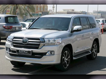 Toyota  Land Cruiser  VXR  2019  Automatic  159,000 Km  8 Cylinder  Four Wheel Drive (4WD)  SUV  Silver