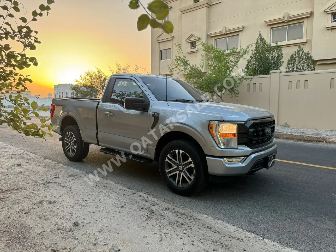 Ford  F  150  2021  Automatic  81,000 Km  8 Cylinder  Four Wheel Drive (4WD)  Pick Up  Gray