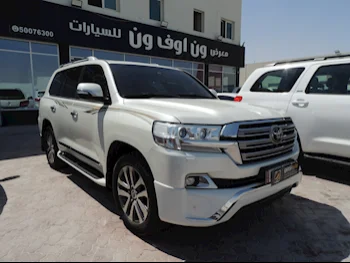 Toyota  Land Cruiser  VXS  2017  Automatic  240,000 Km  8 Cylinder  Four Wheel Drive (4WD)  SUV  White