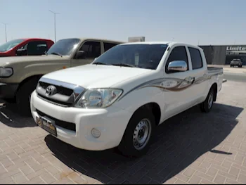 Toyota  Hilux  2010  Automatic  75,000 Km  4 Cylinder  Four Wheel Drive (4WD)  Pick Up  White