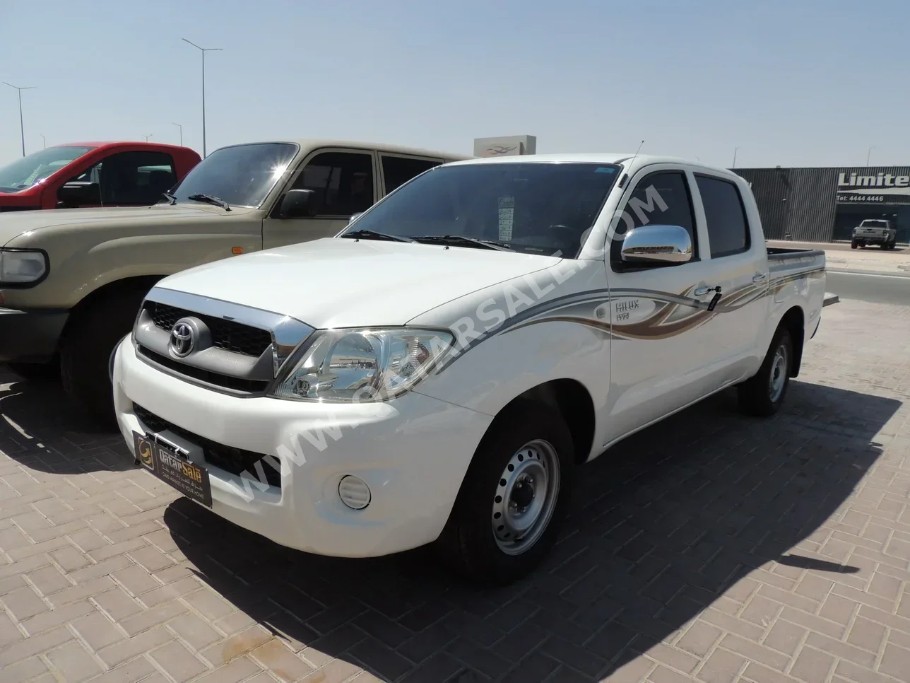 Toyota  Hilux  2010  Automatic  75,000 Km  4 Cylinder  Four Wheel Drive (4WD)  Pick Up  White