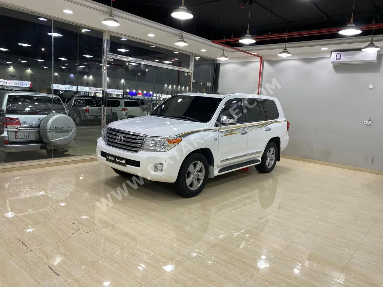 Toyota  Land Cruiser  VXR  2015  Automatic  357,000 Km  8 Cylinder  Four Wheel Drive (4WD)  SUV  White