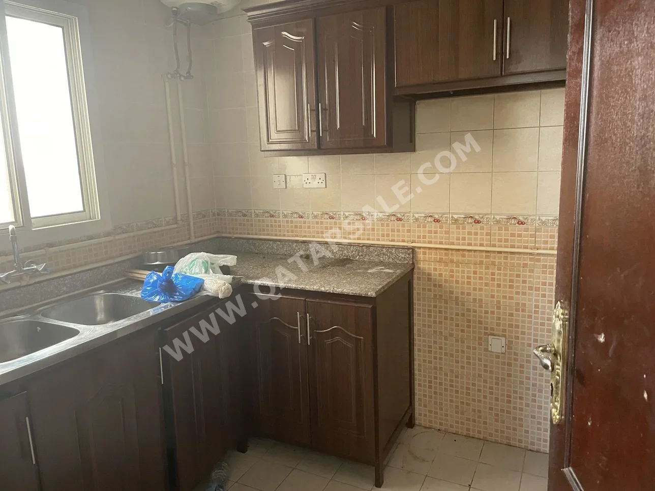 2 Bedrooms  Apartment  For Rent  in Doha -  Madinat Khalifa South  Not Furnished