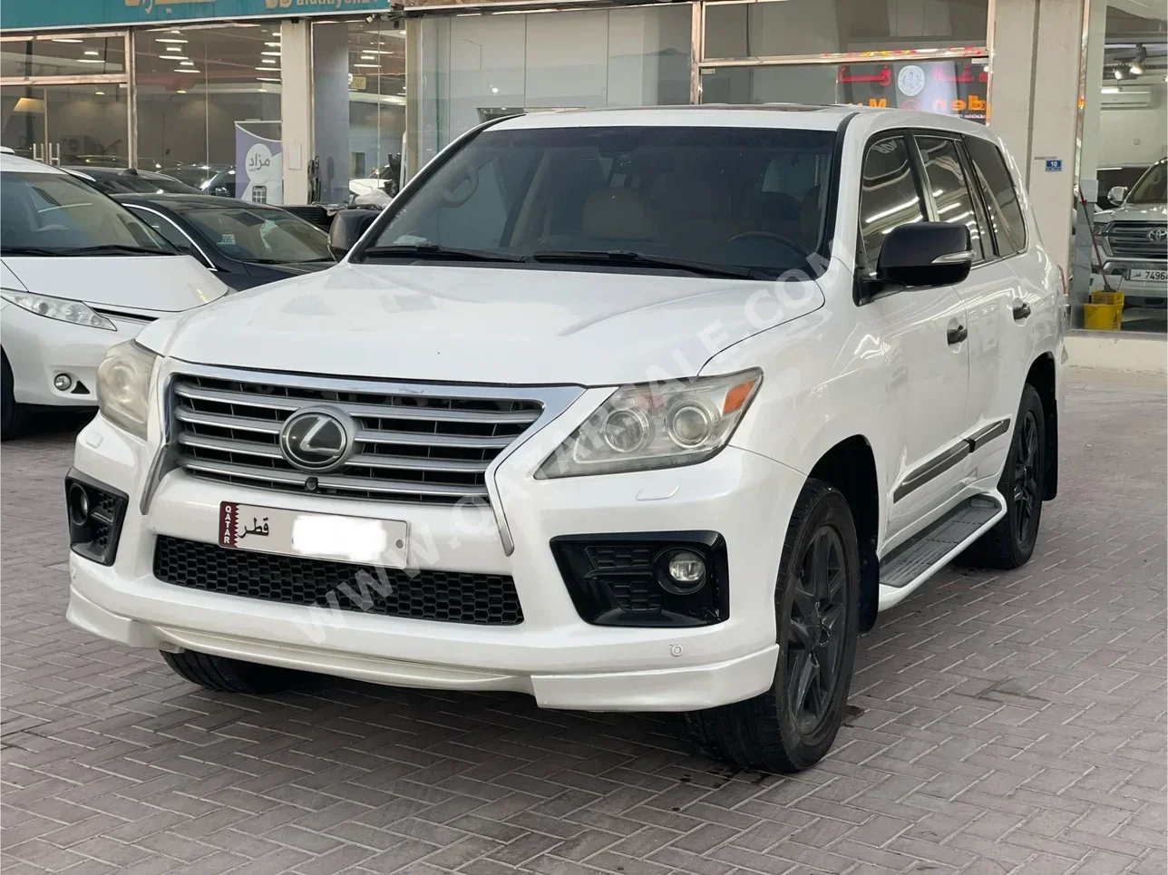 Lexus  LX  570  2014  Automatic  205,000 Km  8 Cylinder  Four Wheel Drive (4WD)  SUV  White