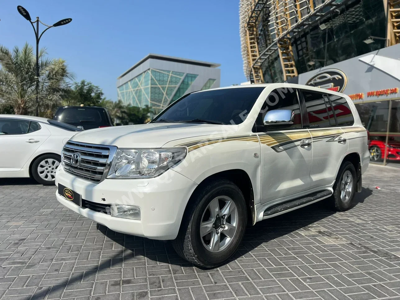 Toyota  Land Cruiser  VXR  2010  Automatic  390,000 Km  8 Cylinder  Four Wheel Drive (4WD)  SUV  White