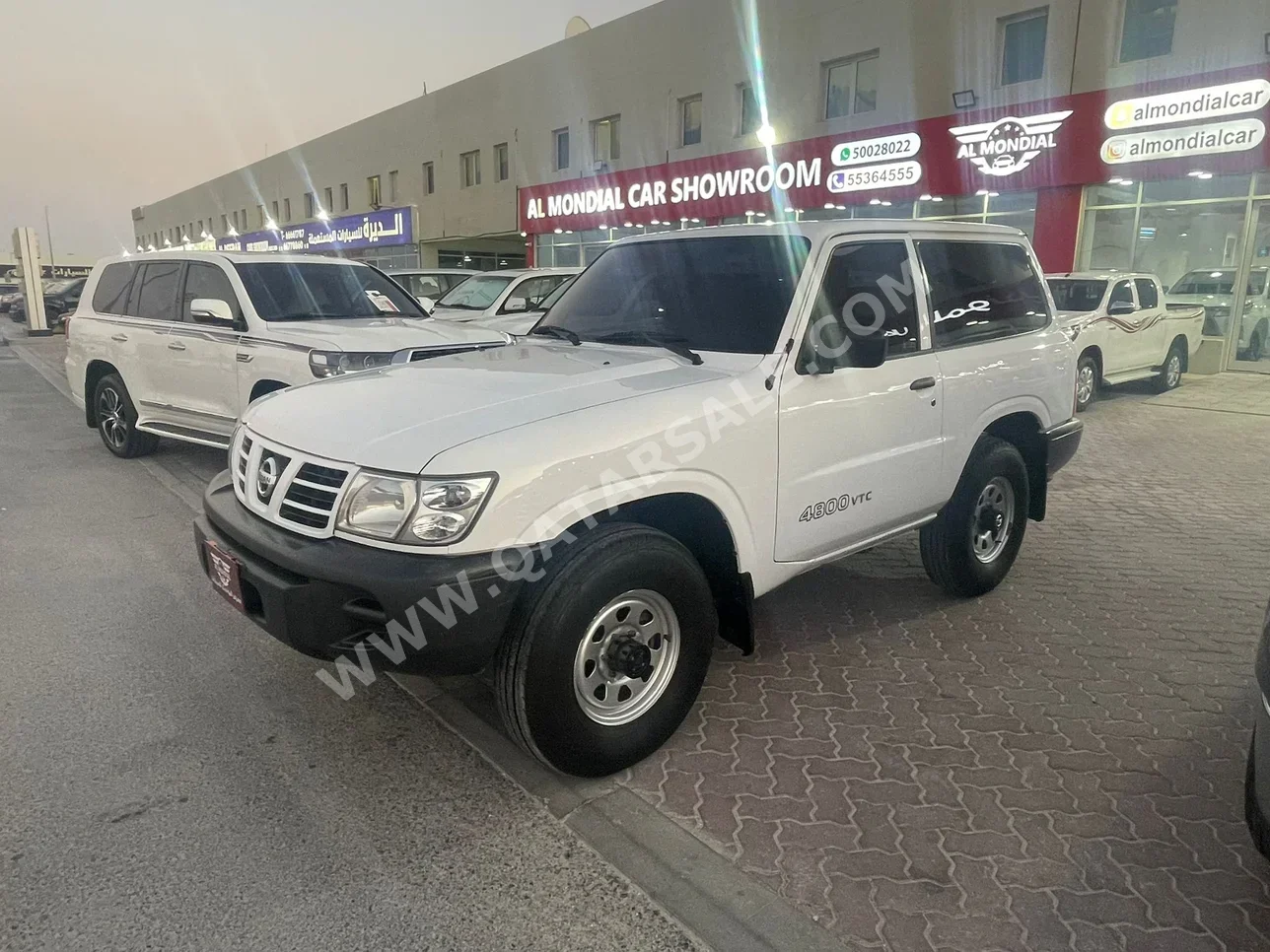 نيسان  باترول  سفاري  2004  عادي  215,000 كم  6 سلندر  دفع رباعي  اس يو في  أبيض