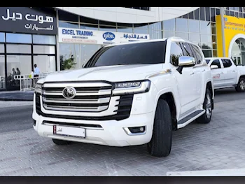 Toyota  Land Cruiser  VXR Twin Turbo  2022  Automatic  120٬000 Km  6 Cylinder  Four Wheel Drive (4WD)  SUV  White  With Warranty