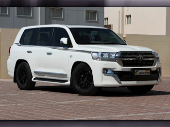 Toyota  Land Cruiser  VXR  2021  Automatic  138,000 Km  8 Cylinder  Four Wheel Drive (4WD)  SUV  White