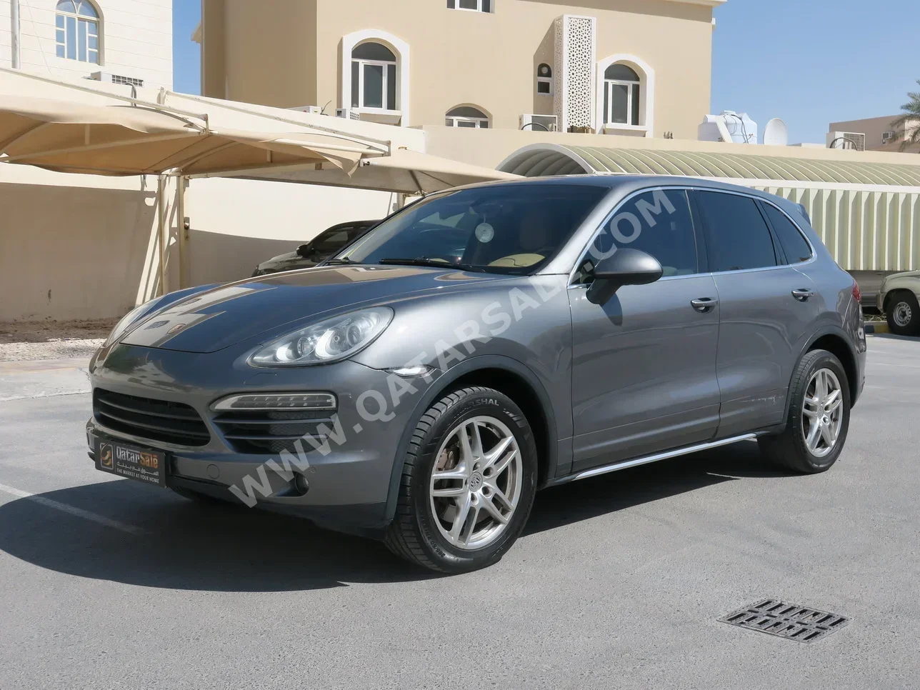 Porsche  Cayenne  2014  Automatic  266,000 Km  6 Cylinder  Four Wheel Drive (4WD)  SUV  Gray