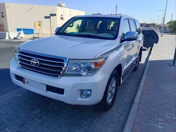 Toyota  Land Cruiser  GXR  2014  Automatic  287,000 Km  8 Cylinder  Four Wheel Drive (4WD)  SUV  White