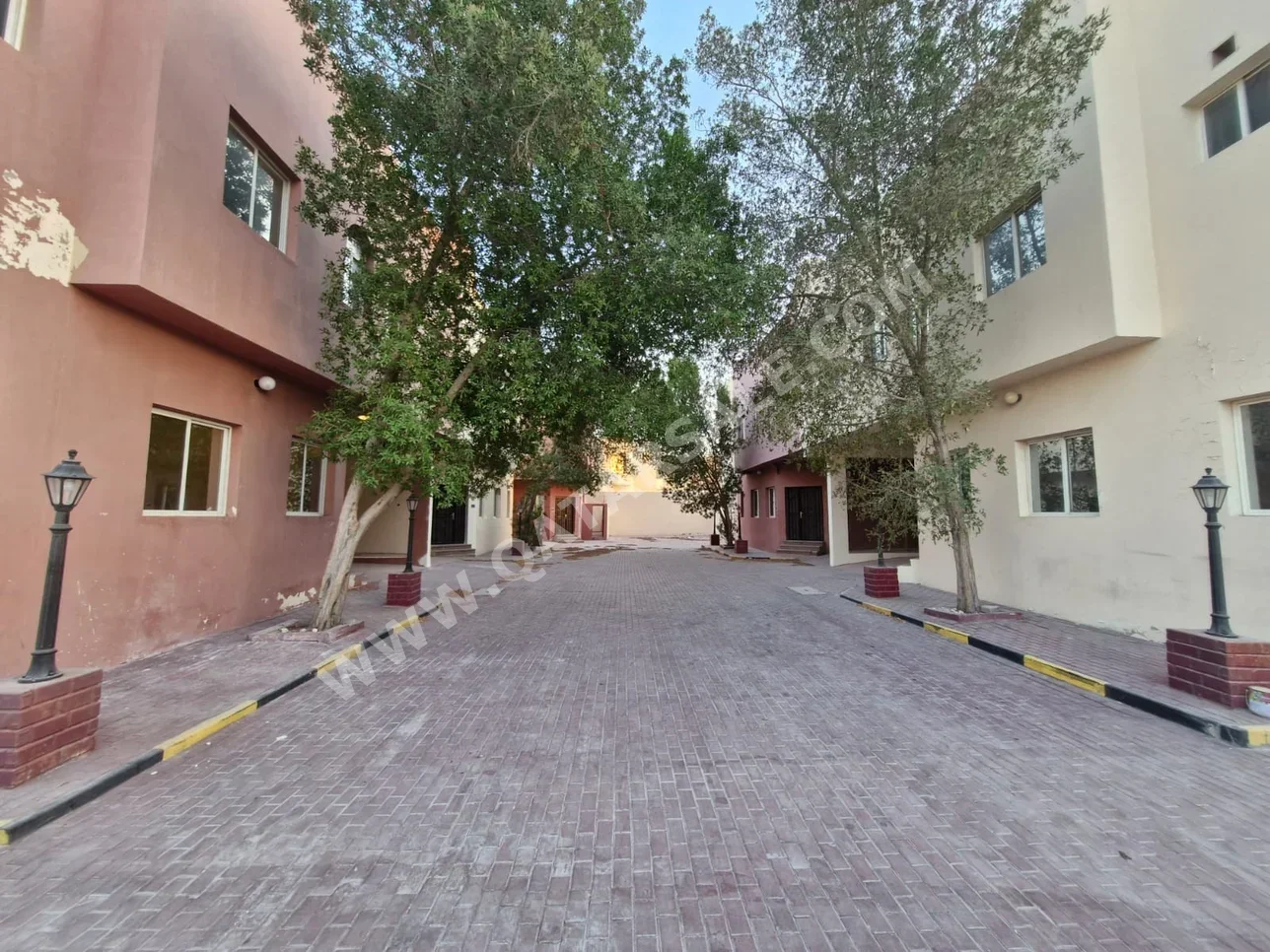 Buildings, Towers & Compounds - Family Residential  - Al Rayyan  - Al Gharrafa  For Rent