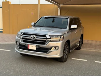 Toyota  Land Cruiser  GXR- Grand Touring  2019  Automatic  147,000 Km  8 Cylinder  Four Wheel Drive (4WD)  SUV  Silver