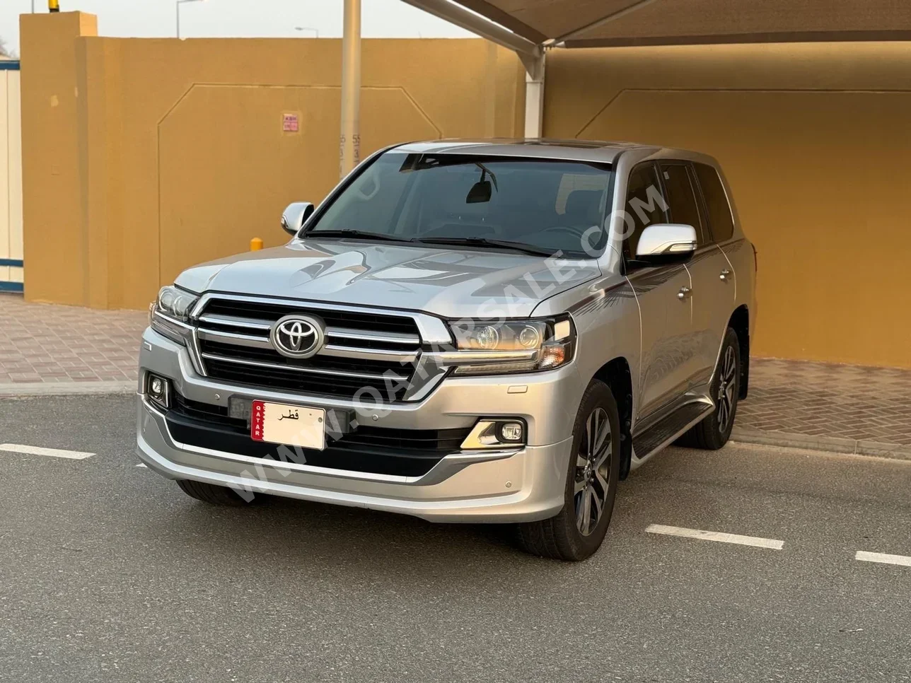 Toyota  Land Cruiser  GXR- Grand Touring  2019  Automatic  147,000 Km  8 Cylinder  Four Wheel Drive (4WD)  SUV  Silver