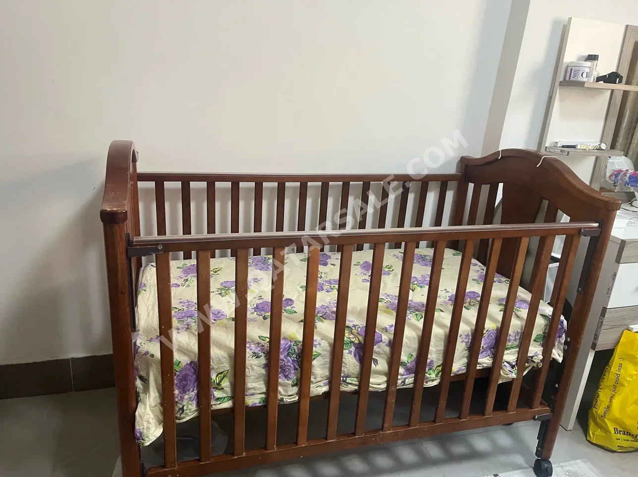 Kids Beds - Baby Crib  - Brown