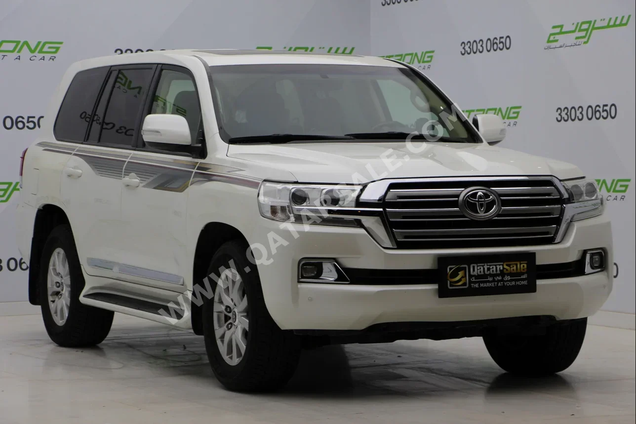 Toyota  Land Cruiser  GXR  2016  Automatic  177,000 Km  8 Cylinder  Four Wheel Drive (4WD)  SUV  Pearl