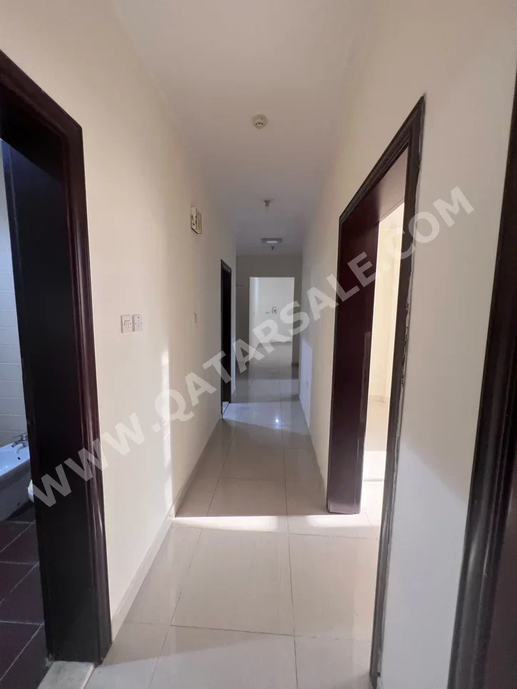 2 Bedrooms  Apartment  For Rent  in Al Wakrah -  Al Wakrah  Not Furnished