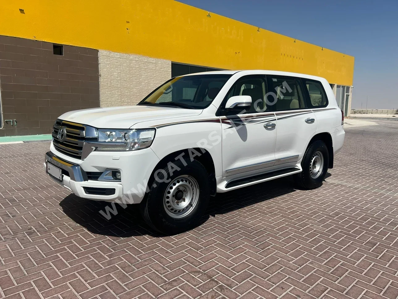 Toyota  Land Cruiser  GXR  2018  Automatic  129,000 Km  8 Cylinder  Four Wheel Drive (4WD)  SUV  White