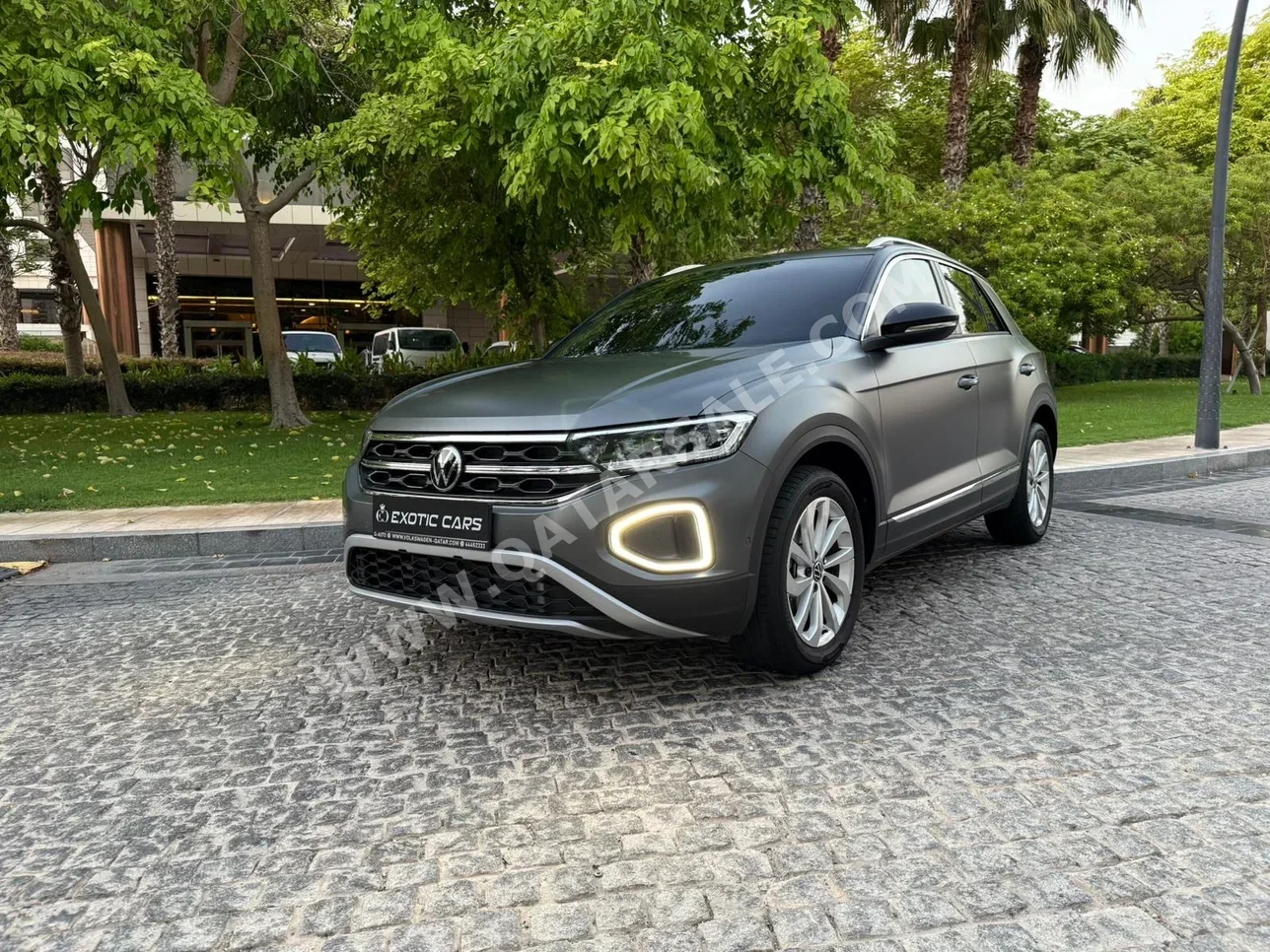 Volkswagen  T-Roc  R Line  2022  Automatic  9,000 Km  4 Cylinder  Four Wheel Drive (4WD)  SUV  Gray  With Warranty