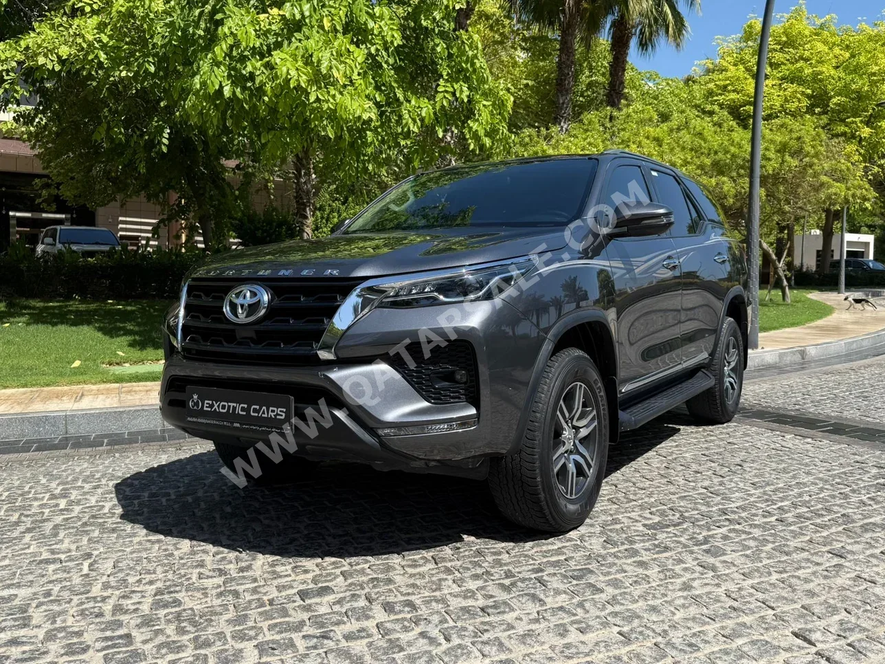 Toyota  Fortuner  SR5  2022  Automatic  63,000 Km  6 Cylinder  Four Wheel Drive (4WD)  SUV  Gray