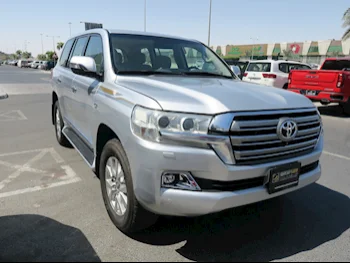 Toyota  Land Cruiser  VXR  2018  Automatic  218,000 Km  8 Cylinder  Four Wheel Drive (4WD)  SUV  Silver