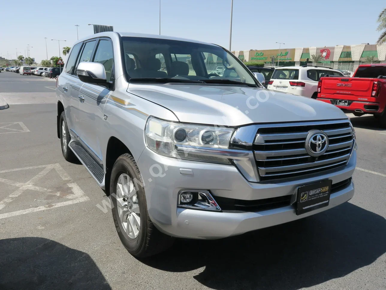 Toyota  Land Cruiser  VXR  2018  Automatic  218,000 Km  8 Cylinder  Four Wheel Drive (4WD)  SUV  Silver