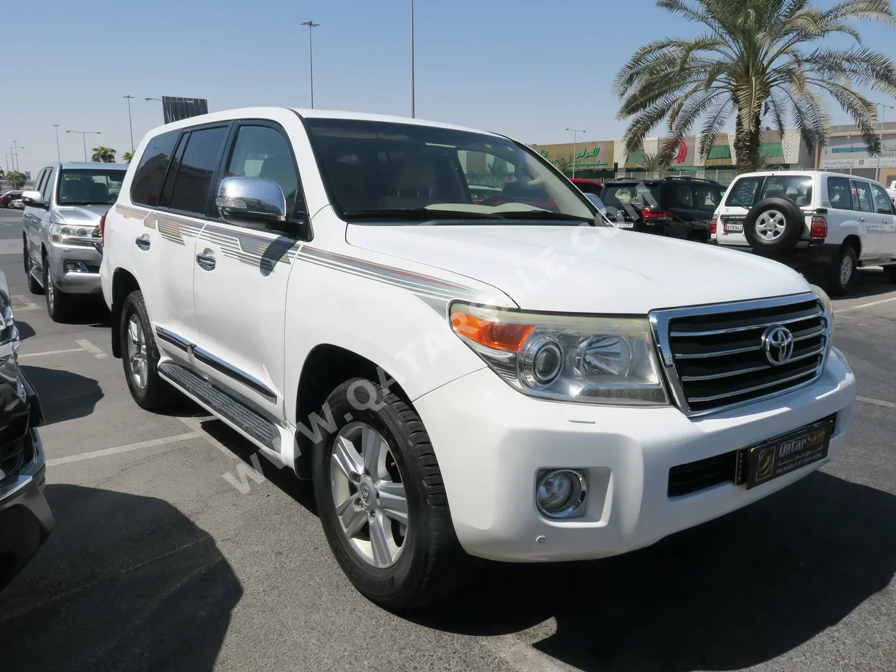 Toyota  Land Cruiser  GXR  2014  Automatic  288,000 Km  8 Cylinder  Four Wheel Drive (4WD)  SUV  White