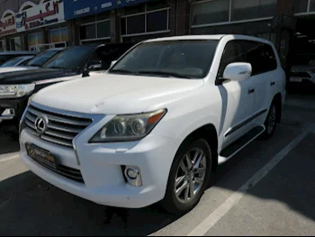 Lexus  LX  570  2014  Automatic  289,000 Km  8 Cylinder  Four Wheel Drive (4WD)  SUV  White