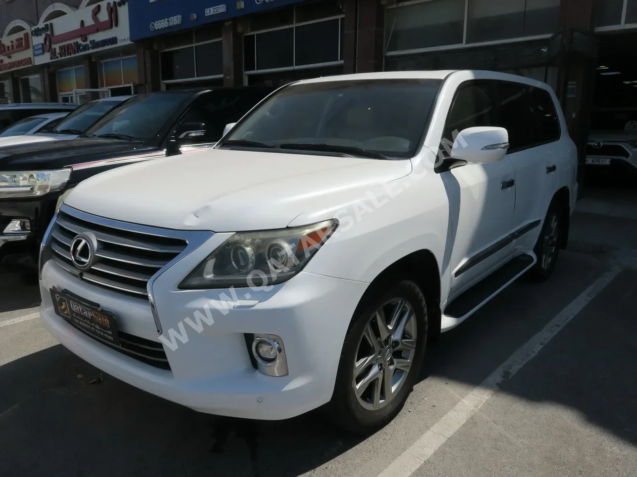 Lexus  LX  570  2014  Automatic  289,000 Km  8 Cylinder  Four Wheel Drive (4WD)  SUV  White