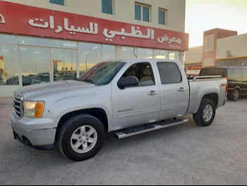 GMC  Sierra  Z71  2013  Automatic  194,000 Km  8 Cylinder  Four Wheel Drive (4WD)  Pick Up  Silver