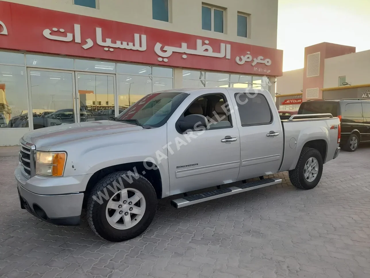 GMC  Sierra  Z71  2013  Automatic  194,000 Km  8 Cylinder  Four Wheel Drive (4WD)  Pick Up  Silver