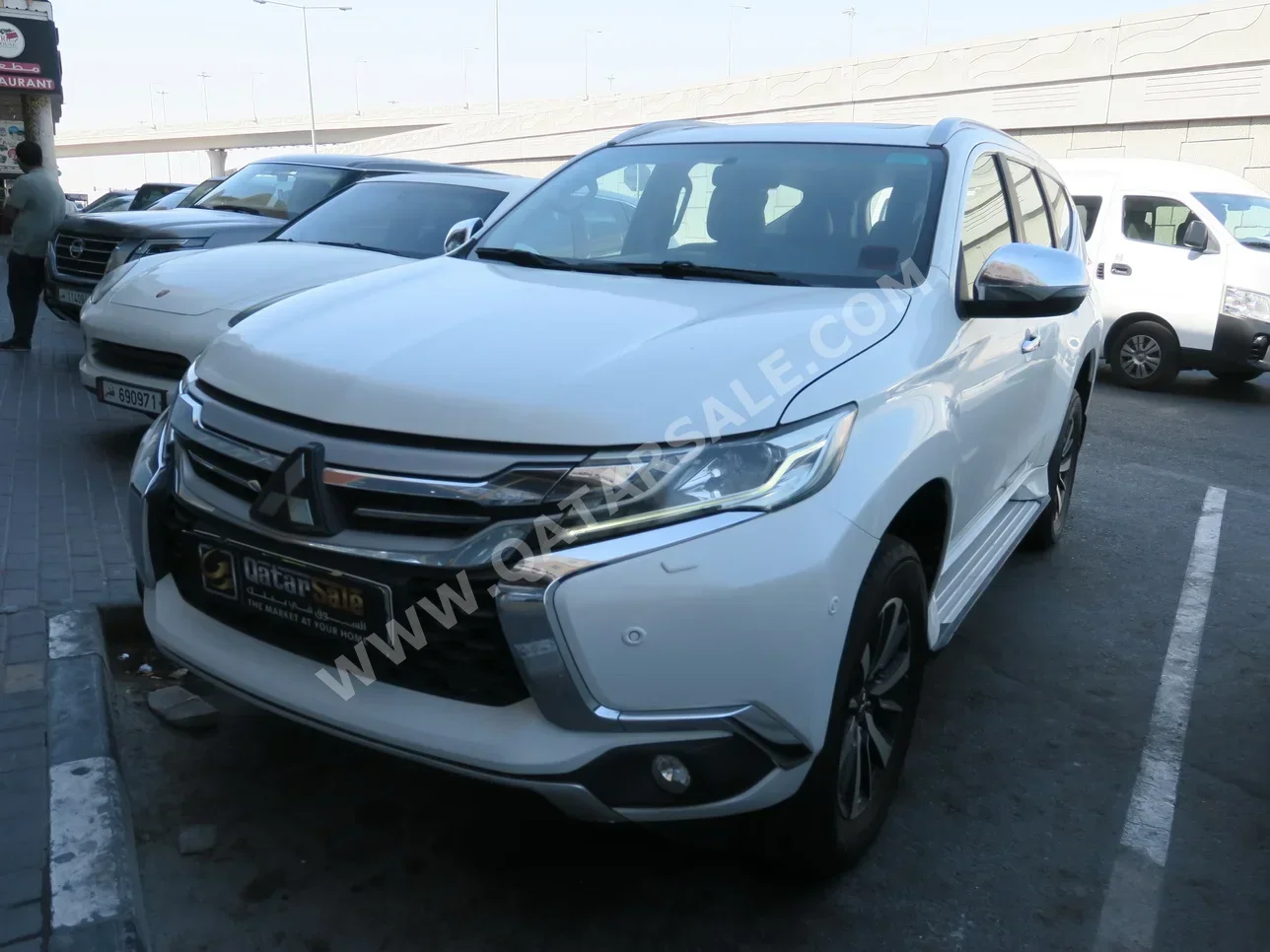 Mitsubishi  Pajero  Montero Sport  2019  Automatic  62,000 Km  6 Cylinder  Four Wheel Drive (4WD)  SUV  White