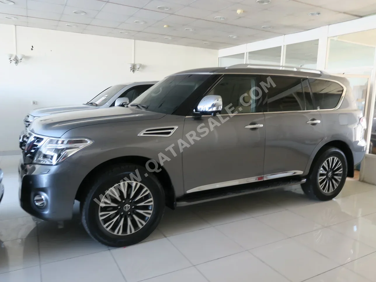 Nissan  Patrol  Platinum  2017  Automatic  77,000 Km  8 Cylinder  Four Wheel Drive (4WD)  SUV  Gray