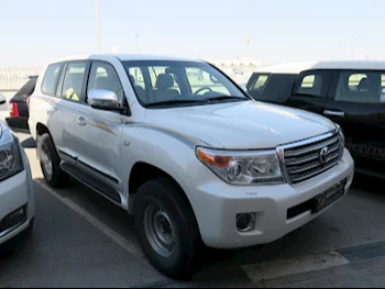  Toyota  Land Cruiser  VXR  2013  Automatic  200,000 Km  8 Cylinder  Four Wheel Drive (4WD)  SUV  White  With Warranty