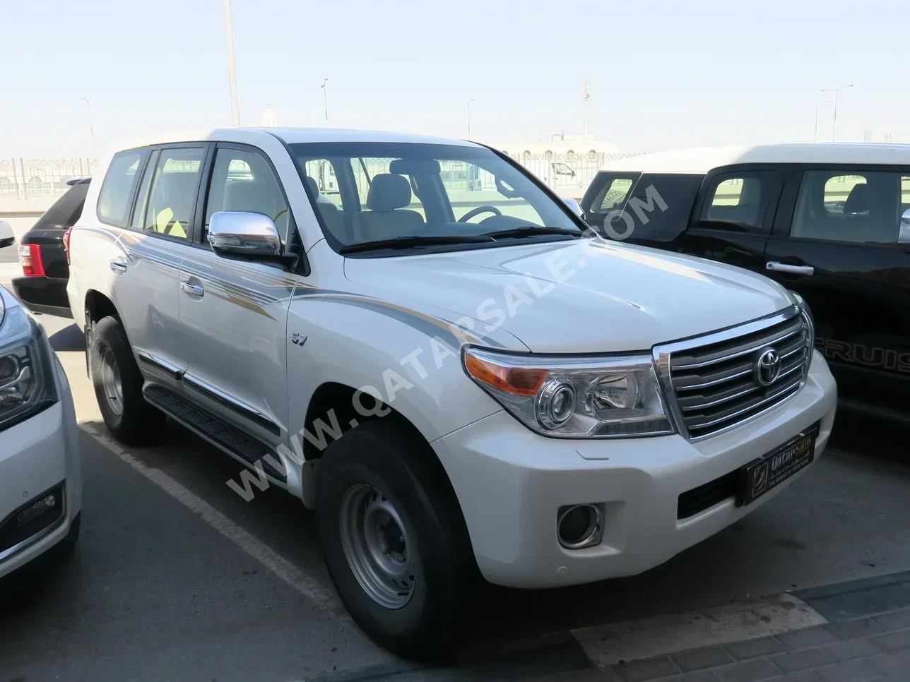  Toyota  Land Cruiser  VXR  2013  Automatic  200,000 Km  8 Cylinder  Four Wheel Drive (4WD)  SUV  White  With Warranty