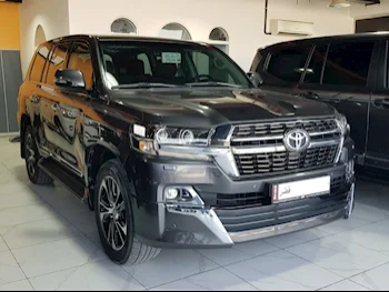 Toyota  Land Cruiser  GXR- Grand Touring  2021  Automatic  46,000 Km  8 Cylinder  Four Wheel Drive (4WD)  SUV  Gray