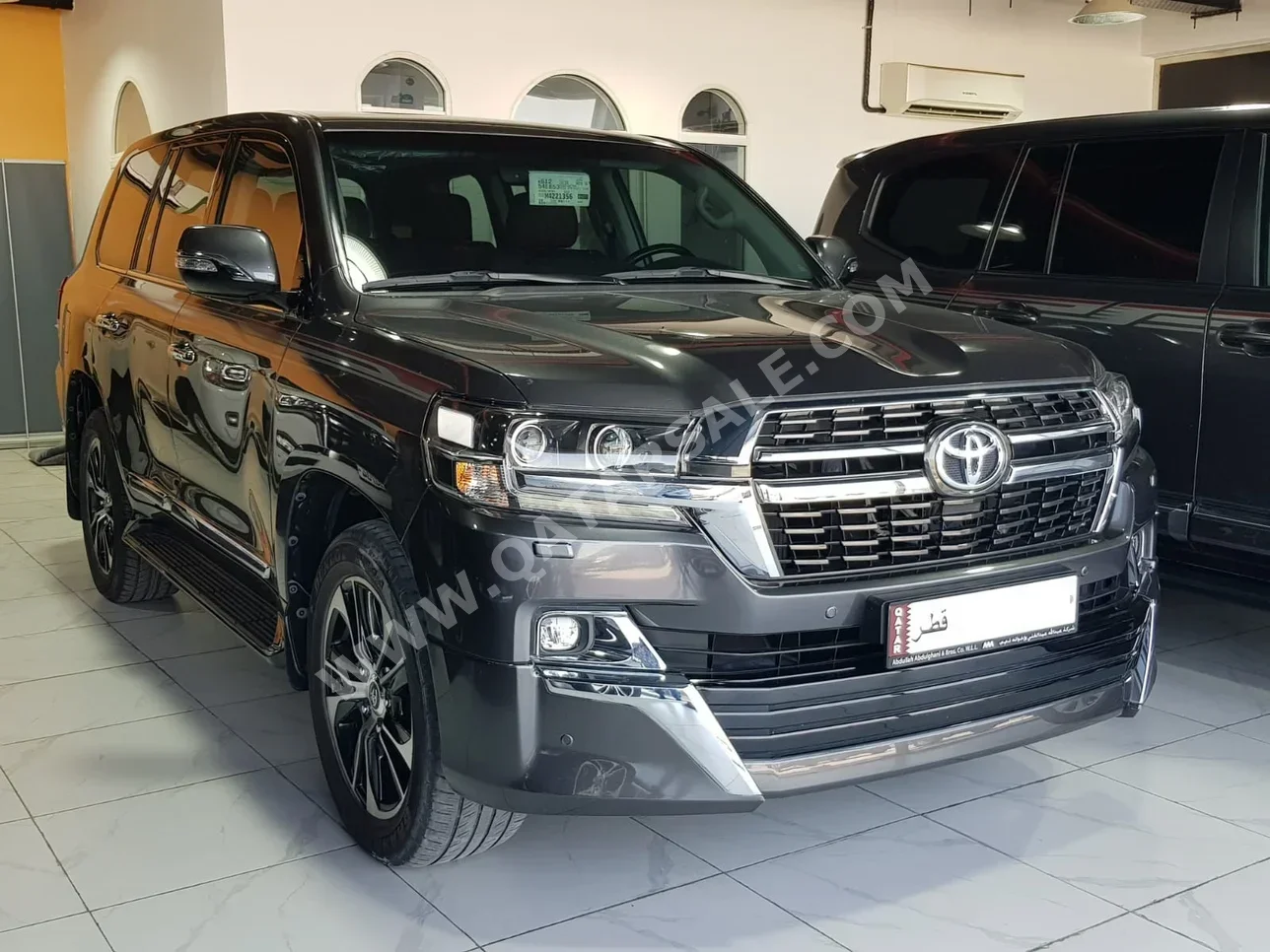 Toyota  Land Cruiser  GXR- Grand Touring  2021  Automatic  46,000 Km  8 Cylinder  Four Wheel Drive (4WD)  SUV  Gray