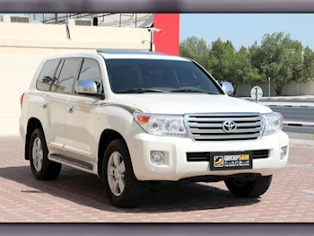 Toyota  Land Cruiser  VXR  2012  Automatic  291,000 Km  8 Cylinder  Four Wheel Drive (4WD)  SUV  Pearl