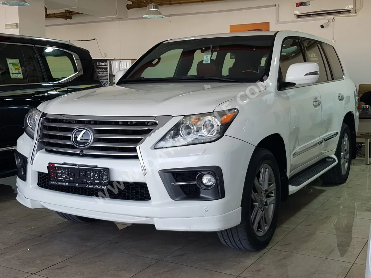 Lexus  LX  570  2015  Automatic  390,000 Km  8 Cylinder  Four Wheel Drive (4WD)  SUV  White