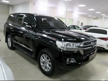 Toyota  Land Cruiser  GXR  2018  Automatic  208,000 Km  8 Cylinder  Four Wheel Drive (4WD)  SUV  Black