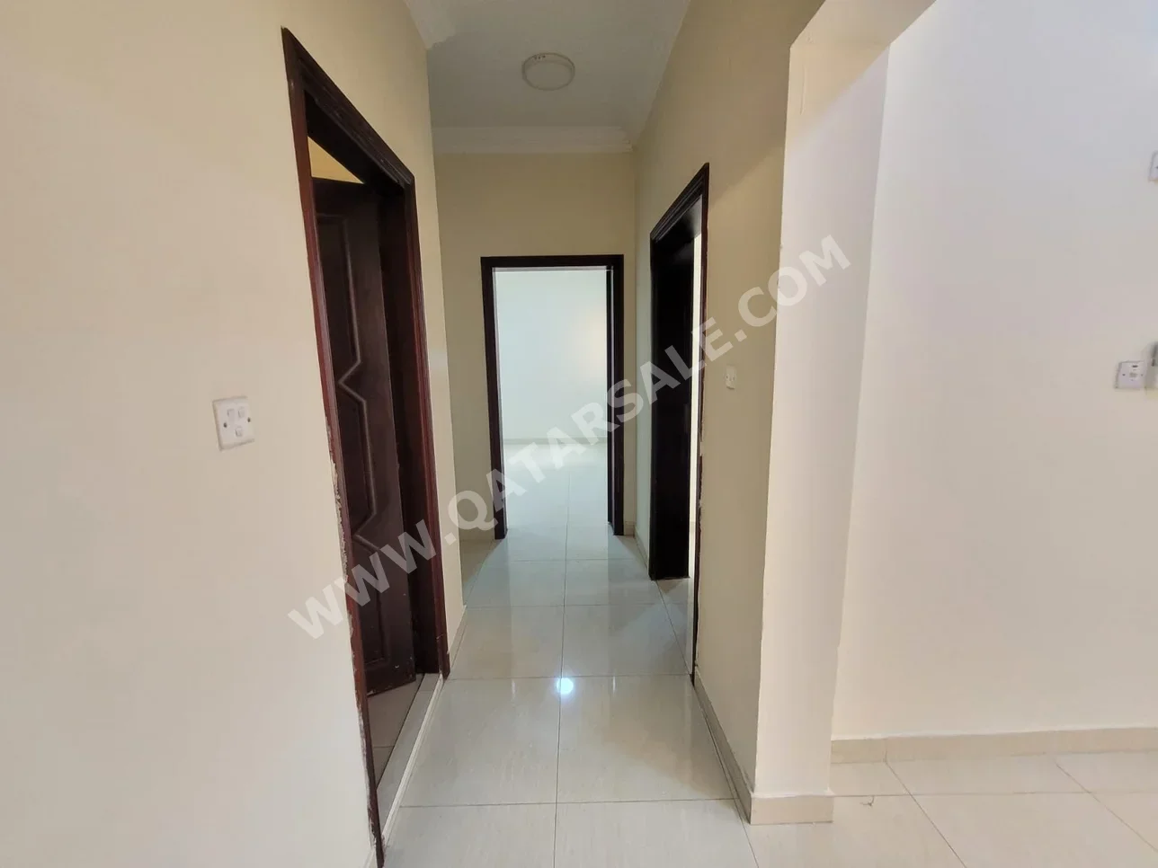 2 Bedrooms  Apartment  in Doha -  Umm Ghuwailina  Not Furnished