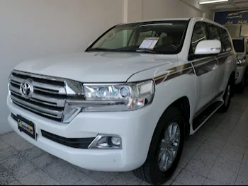 Toyota  Land Cruiser  GXR  2016  Automatic  206,000 Km  8 Cylinder  Four Wheel Drive (4WD)  SUV  White